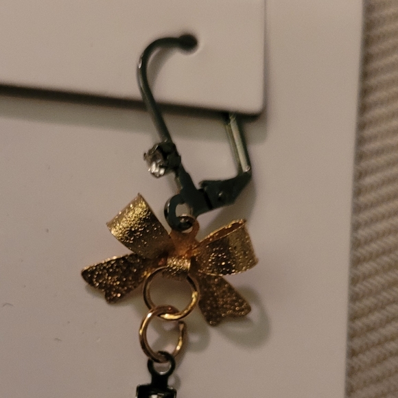 Betsy Johnson Mismatched Black and Gold Earrings New in packaging never worn! - Picture 4 of 5